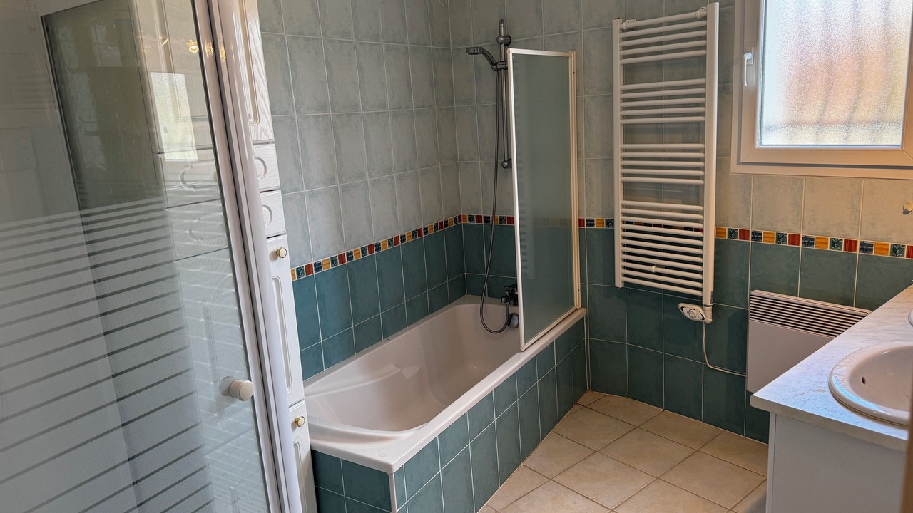 Photo of Bathroom in Garrigues-Sainte-Eulalie