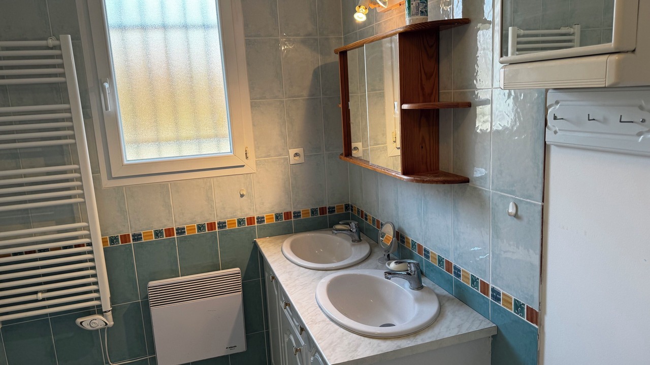 Photo of Bathroom in Garrigues-Sainte-Eulalie