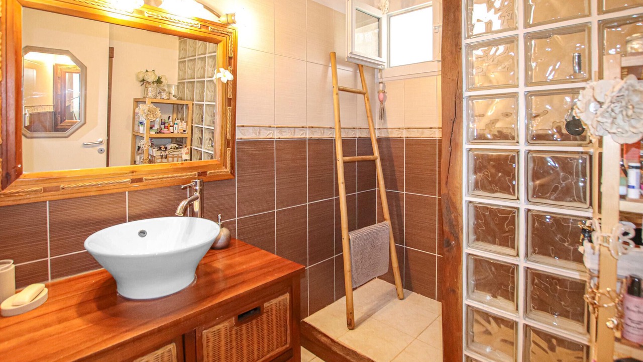 Photo of Bathroom in Grospierres