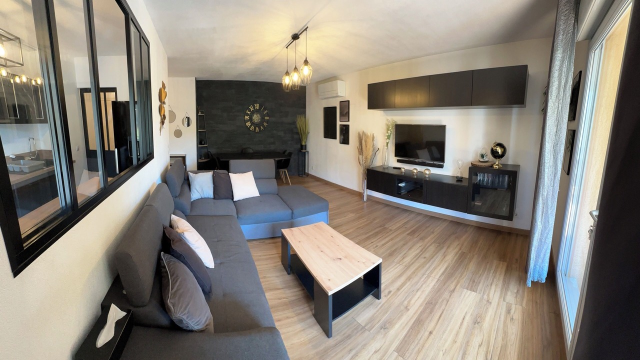 Photo of Livingroom in Grand Sud