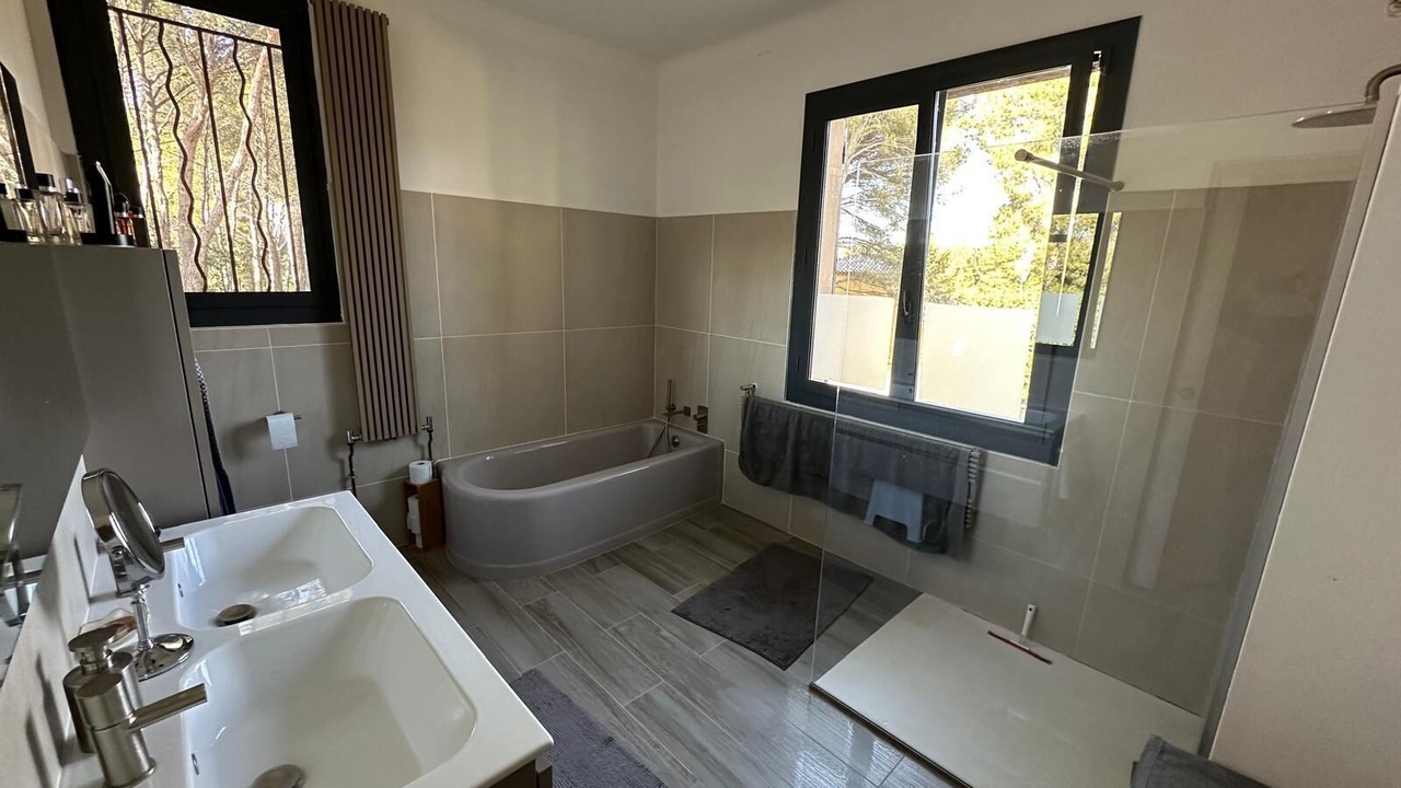 Photo of Bathroom in Eyguieres
