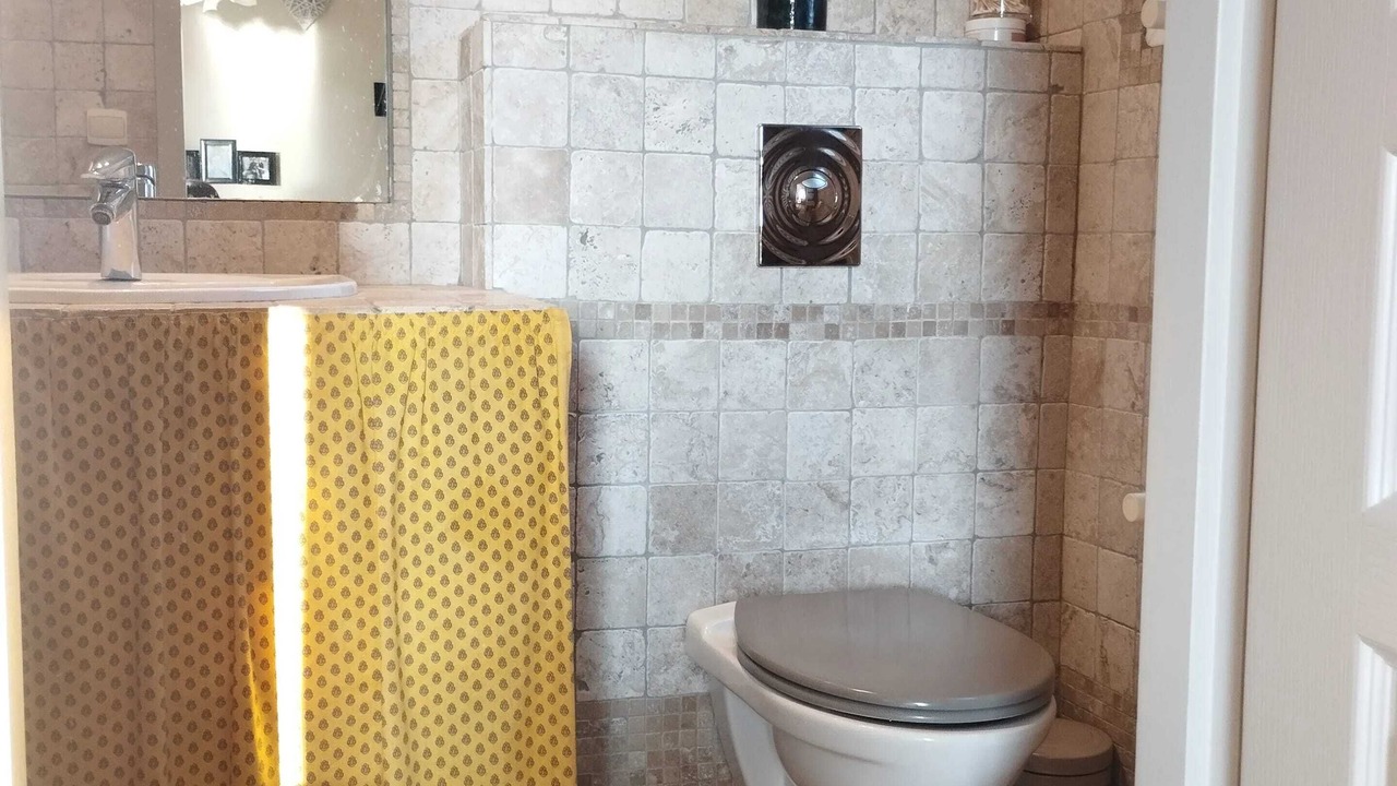 Photo of Bathroom in Collias