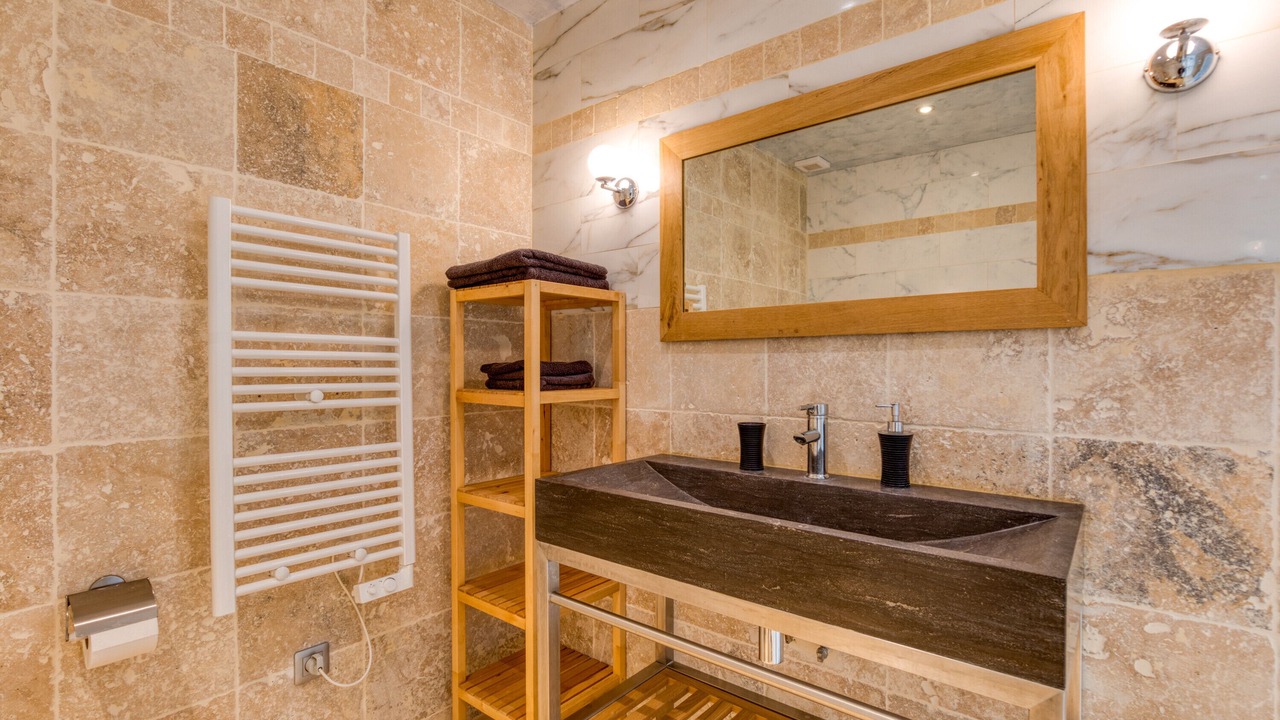 Photo of Bathroom in Arles