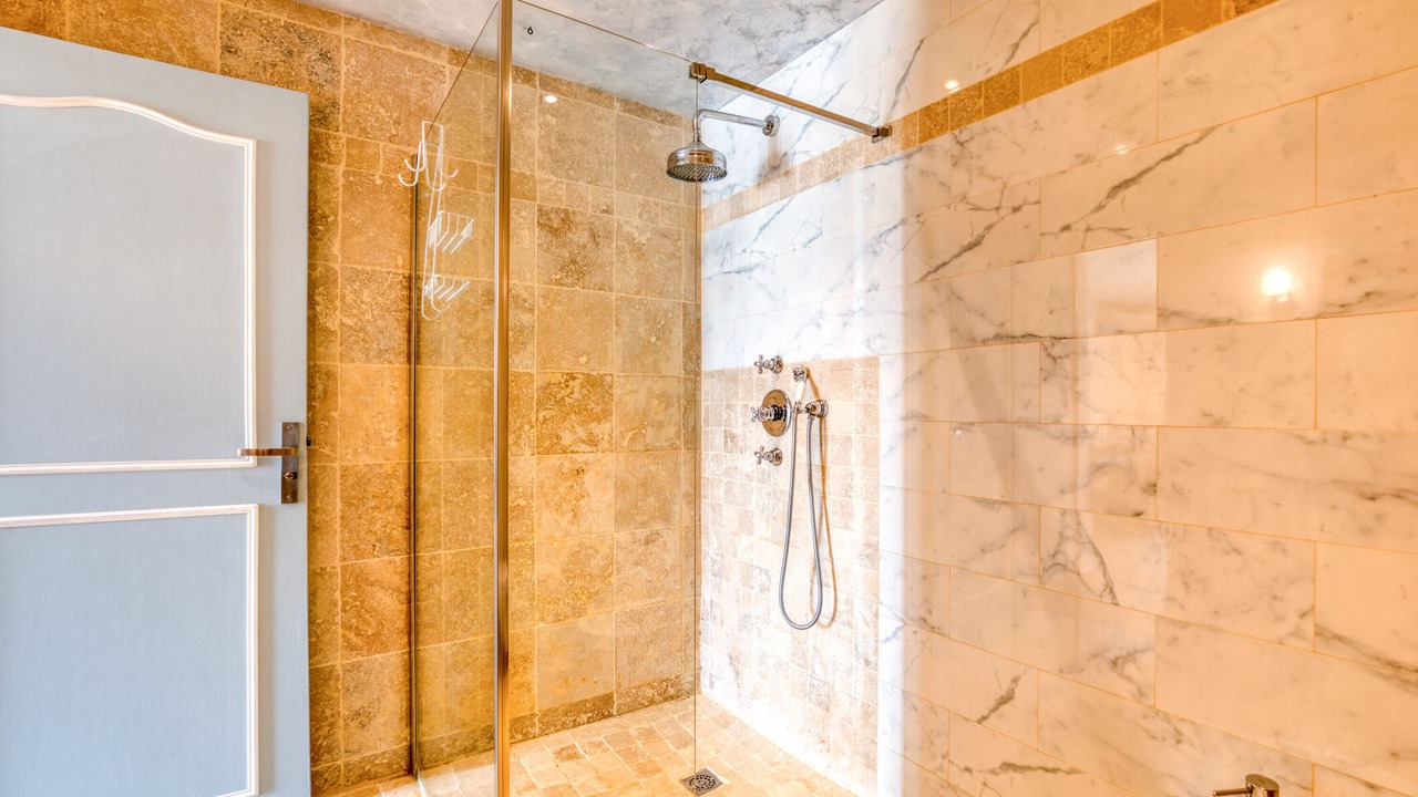 Photo of Bathroom in Arles