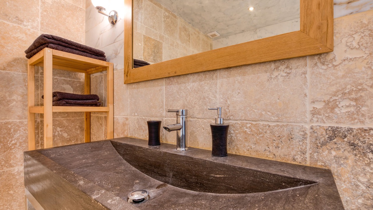 Photo of Bathroom in Arles