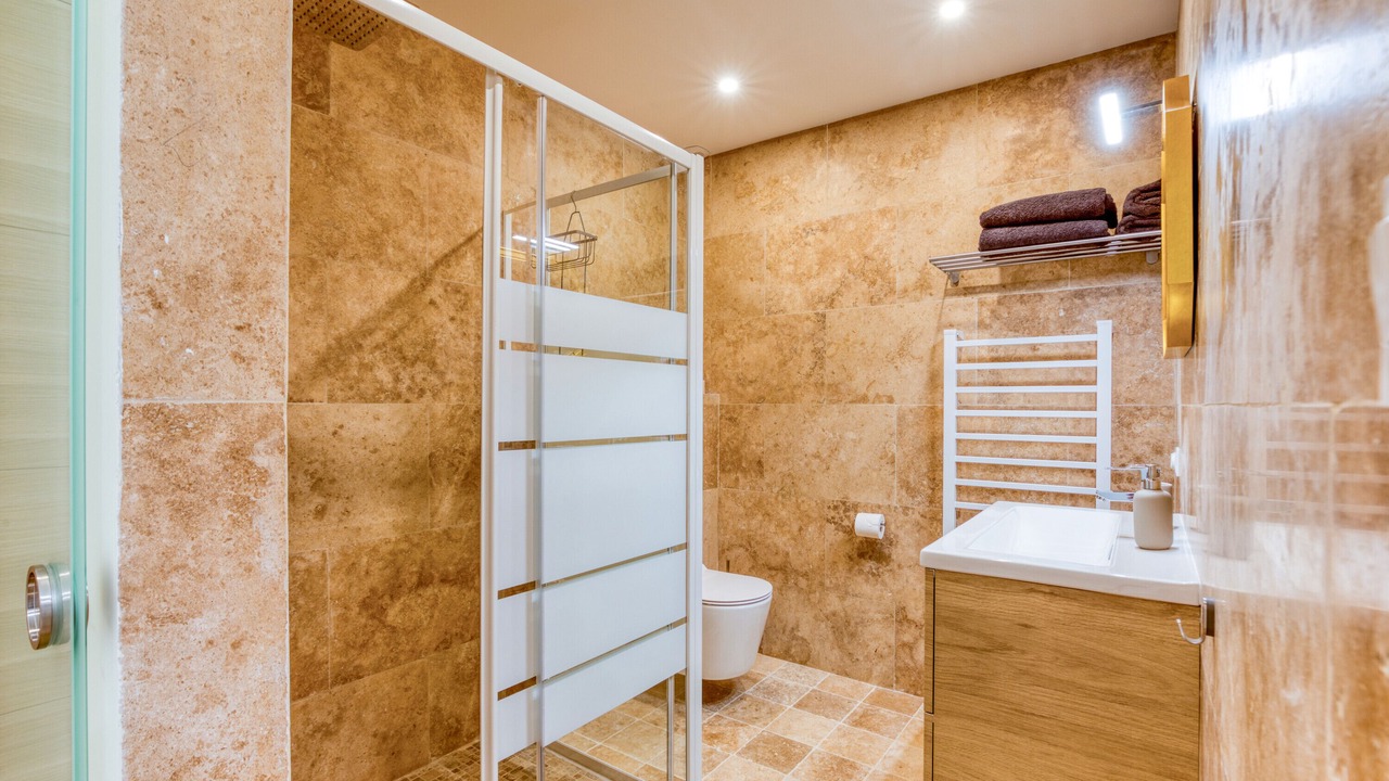 Photo of Bathroom in Arles