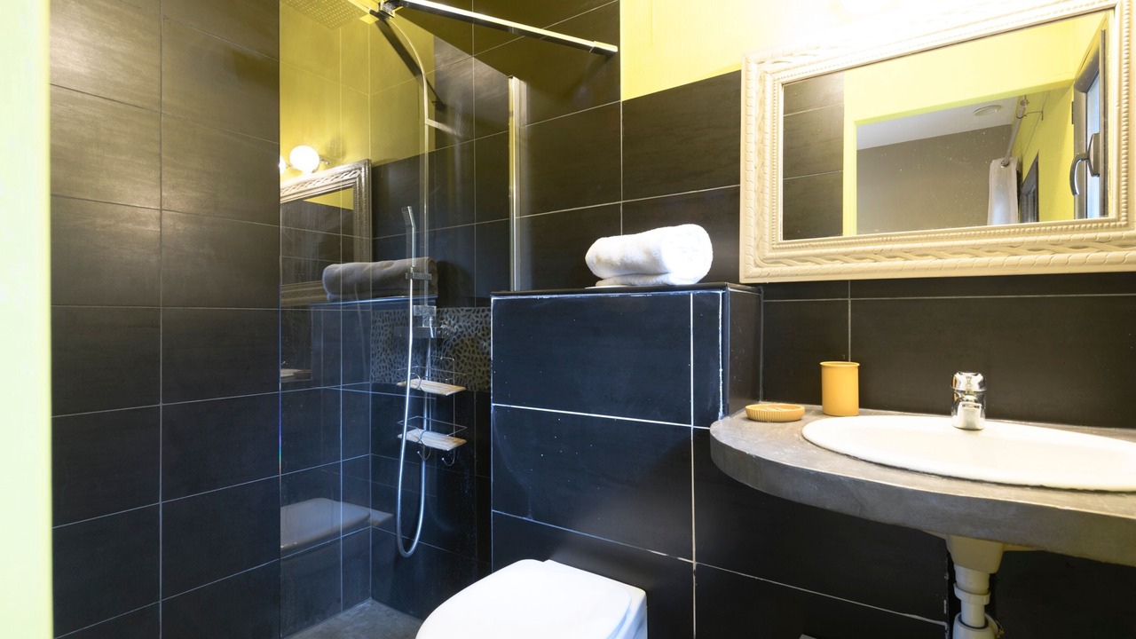 Photo of Bathroom in Labastide-de-Virac