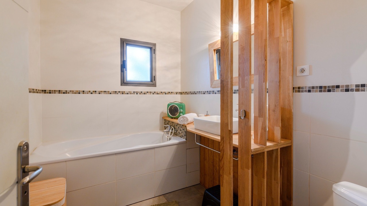 Photo of Bathroom in Labastide-de-Virac