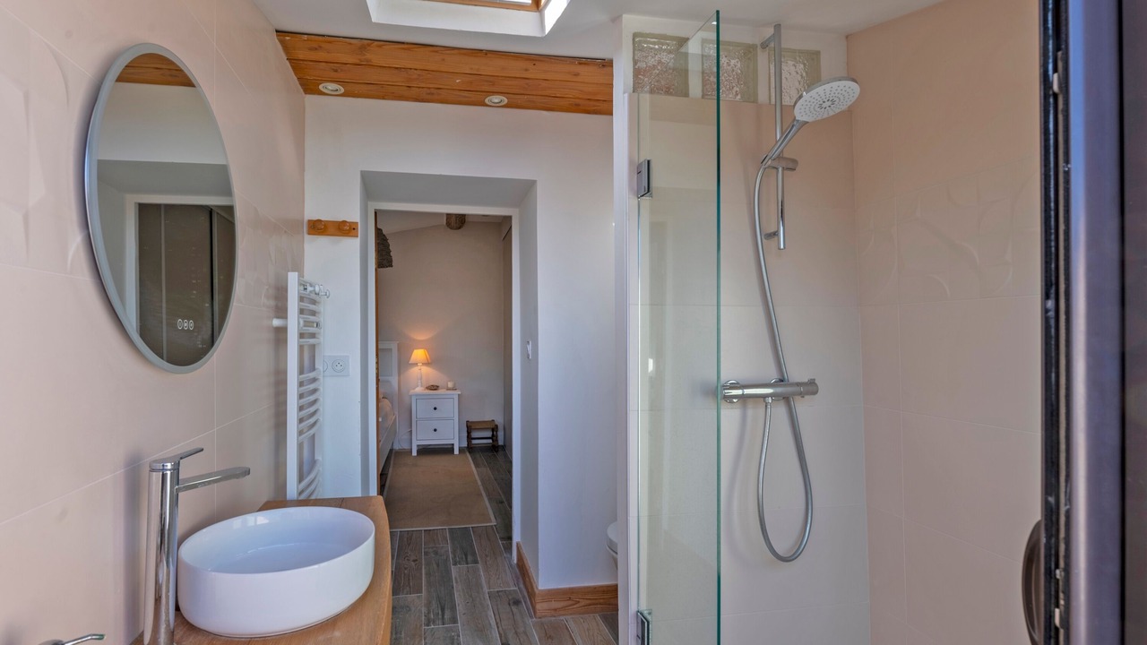 Photo of Bathroom in Garrigues-Sainte-Eulalie