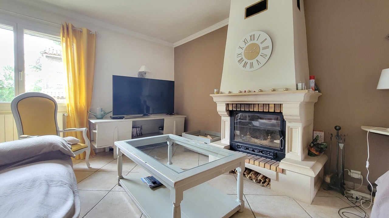 Photo of Livingroom in Apt