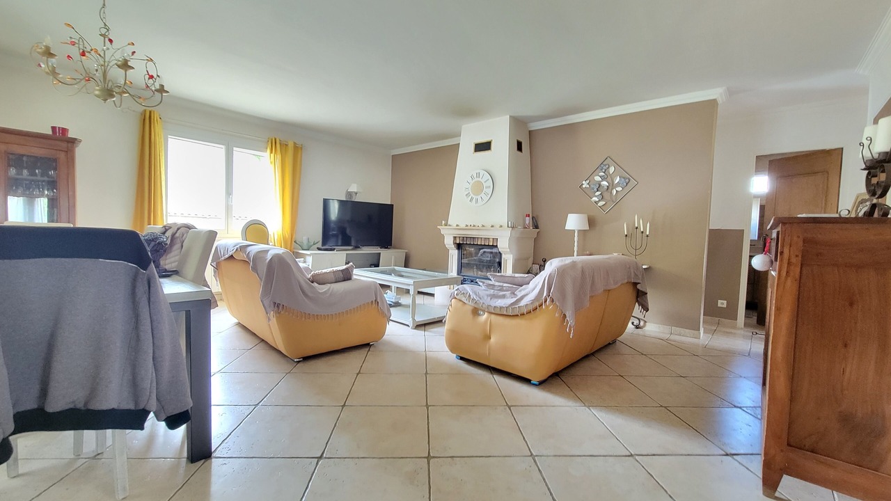 Photo of Livingroom in Apt