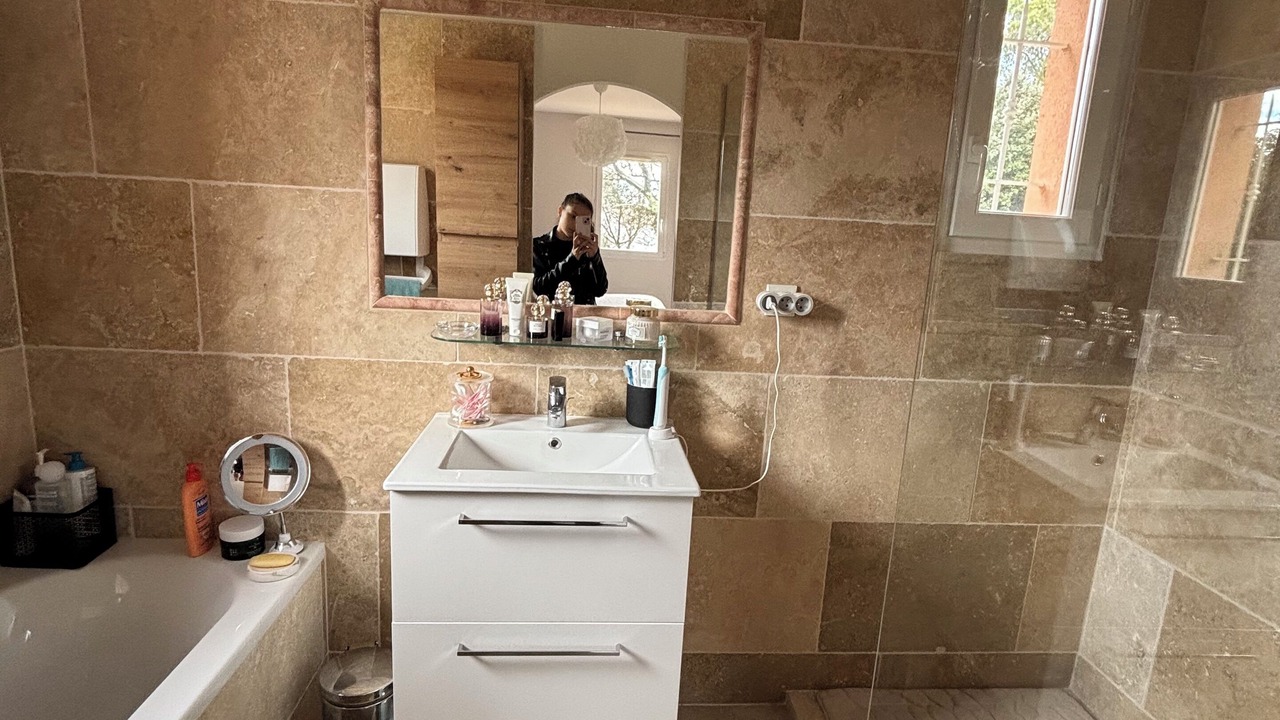 Photo of Bathroom in Saint-Siffret