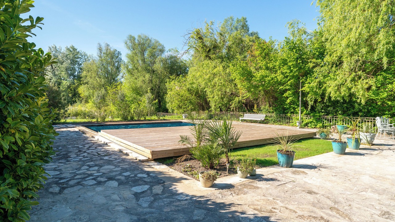 Photo of Patio Balcony in Chateauneuf-de-Gadagne