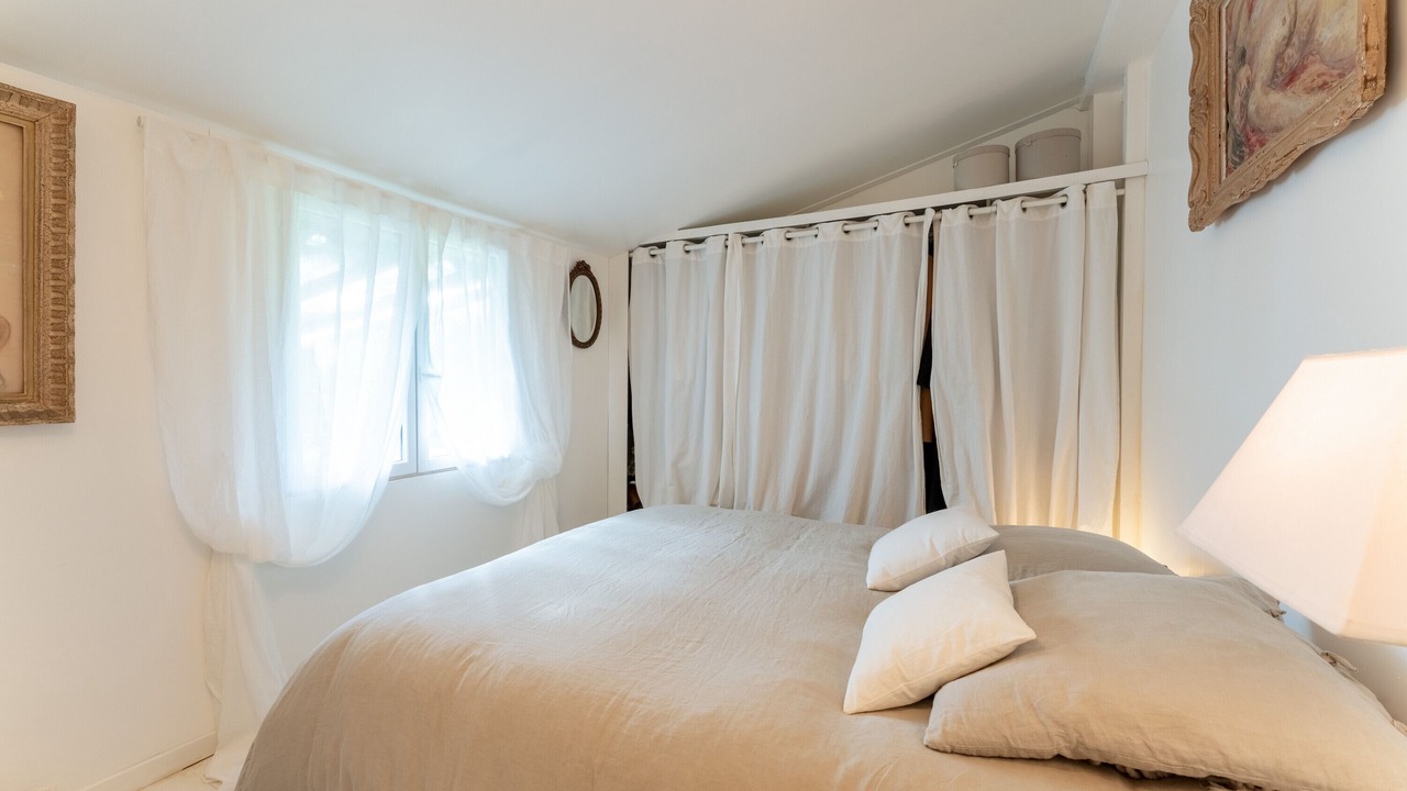Photo of Bedroom in Chateauneuf-de-Gadagne