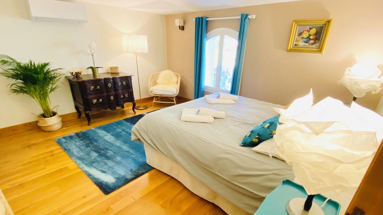 Photo of Bedroom in Chateauneuf-du-Pape