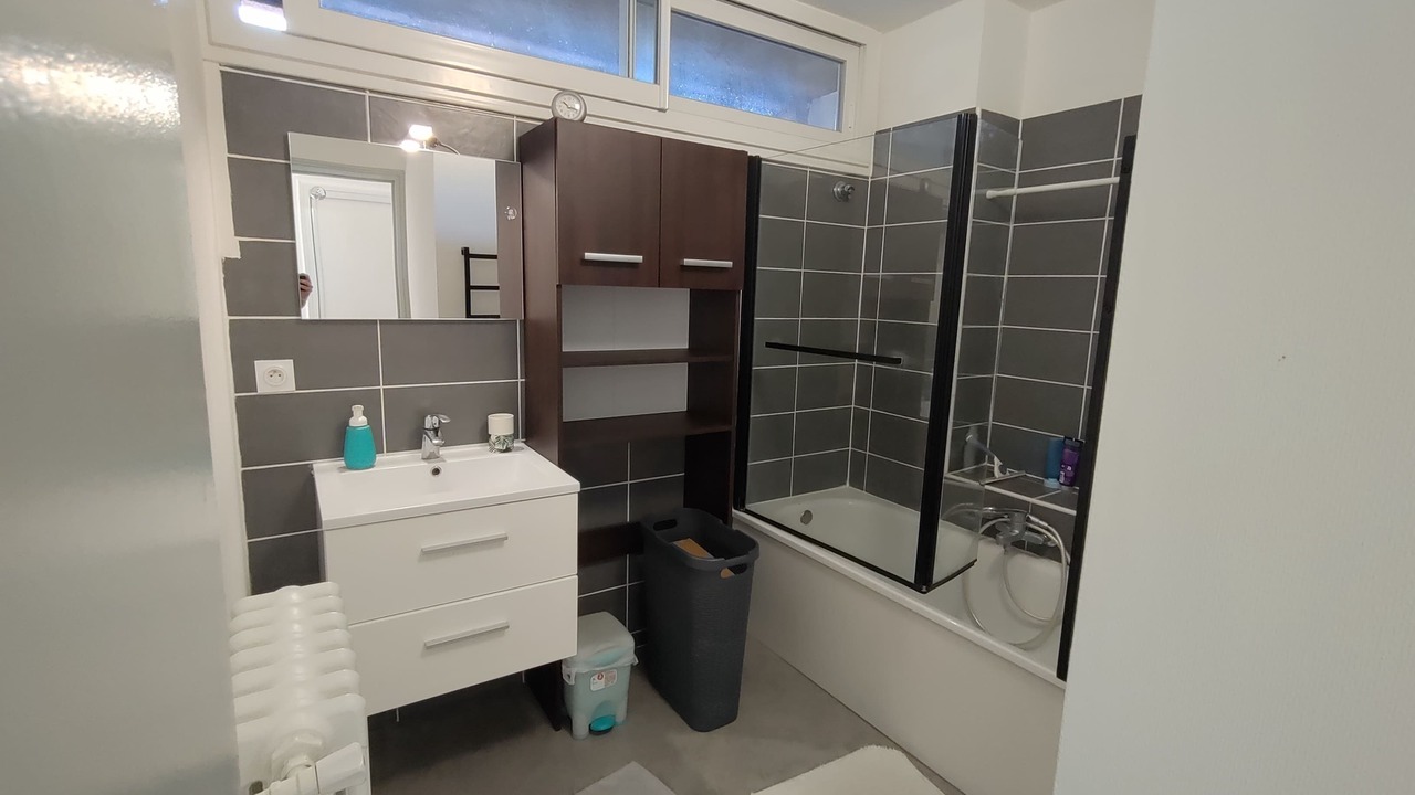 Photo of Bathroom in Aiguerelles