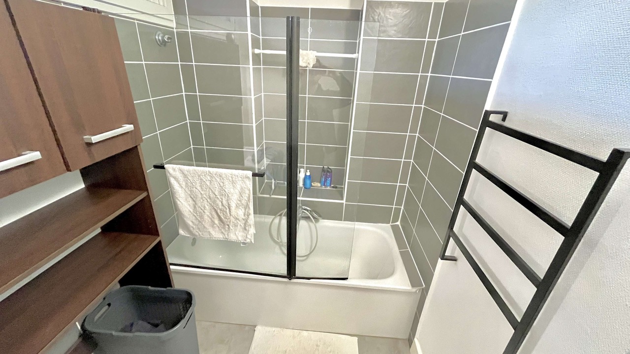 Photo of Bathroom in Aiguerelles