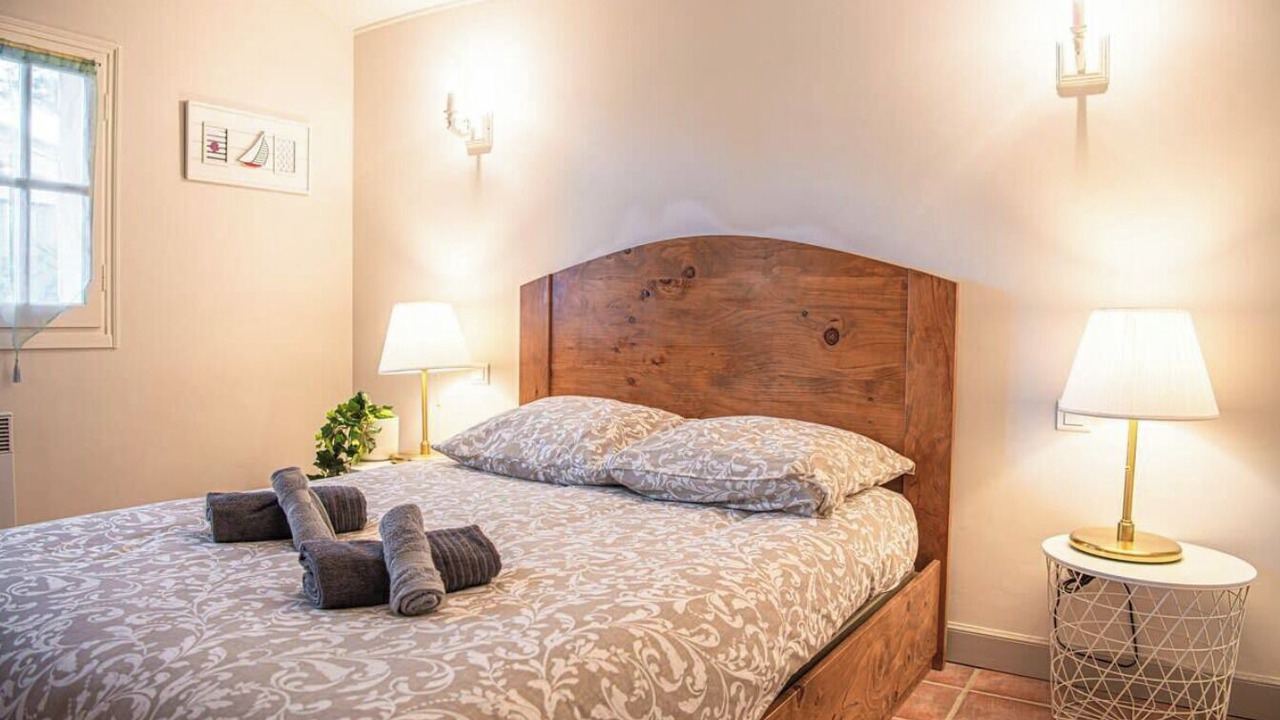 Photo of Bedroom in Ensues-la-Redonne