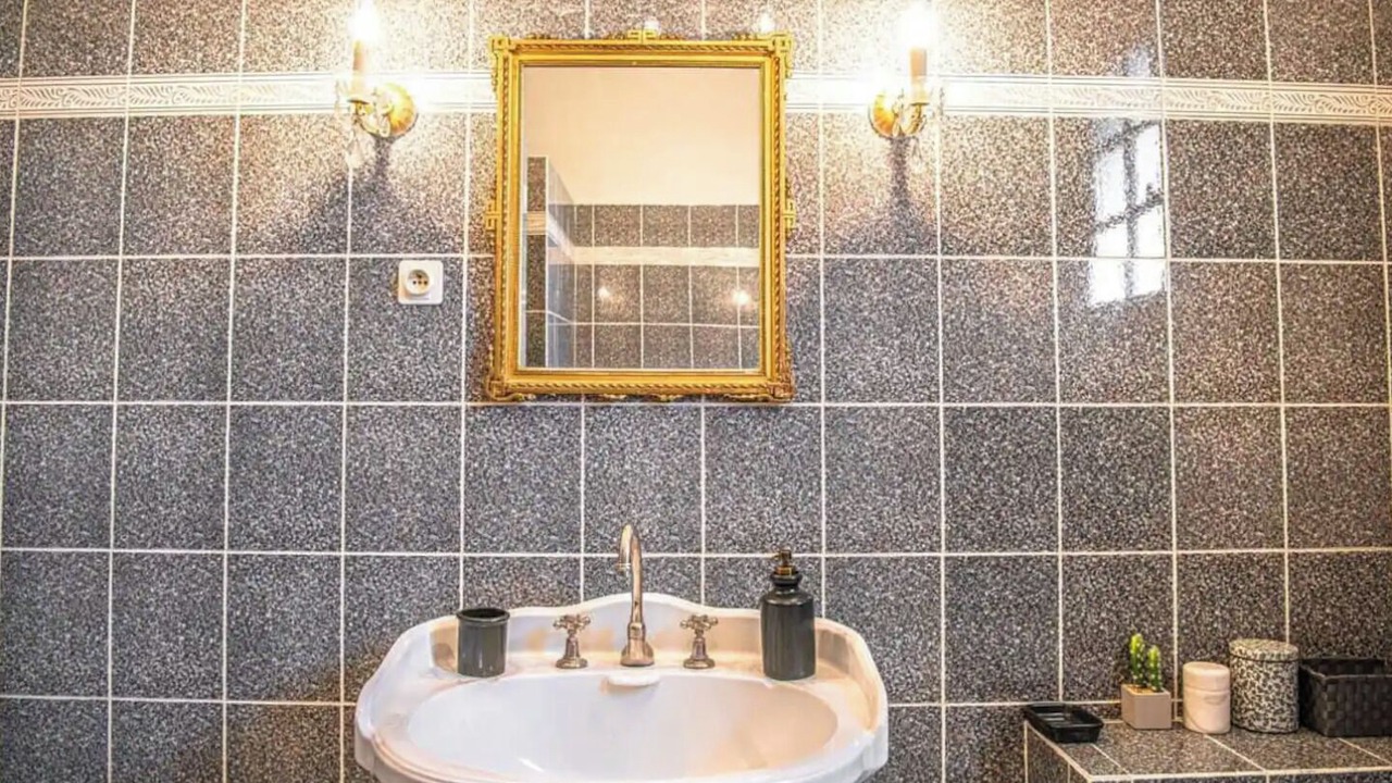 Photo of Bathroom in Ensues-la-Redonne