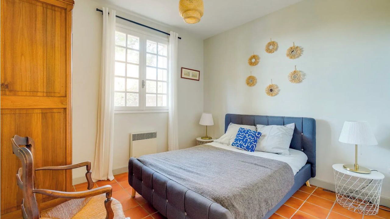 Photo of Bedroom in Ensues-la-Redonne
