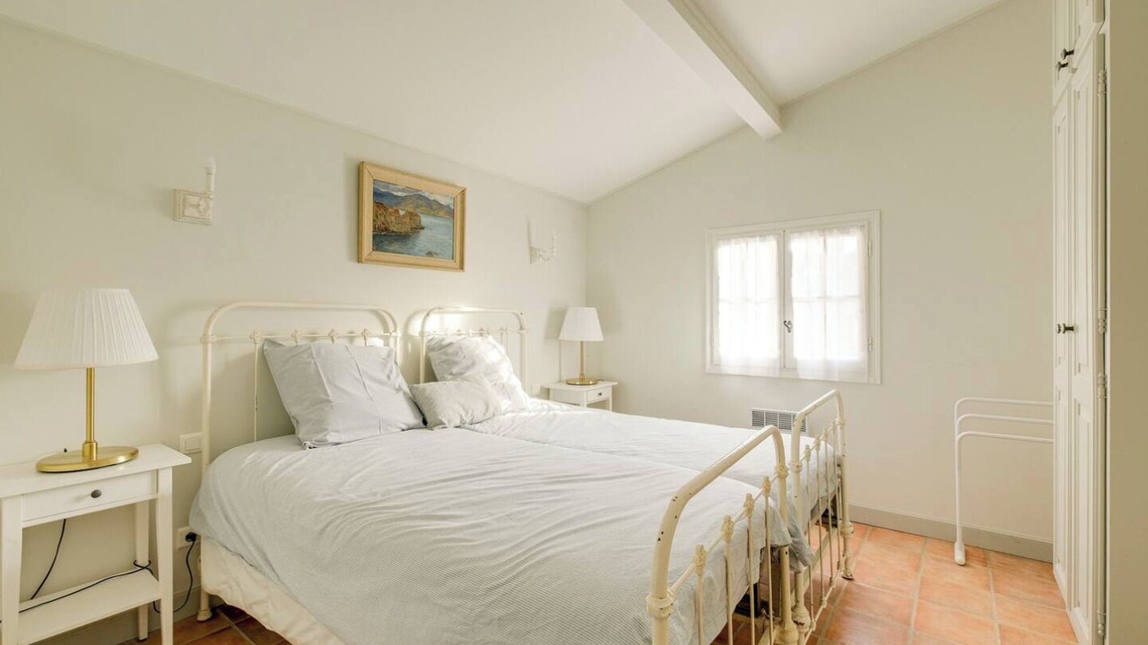 Photo of Bedroom in Ensues-la-Redonne