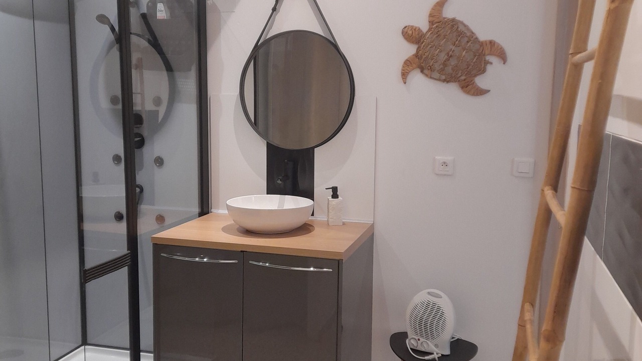 Photo of Bathroom in Molleges