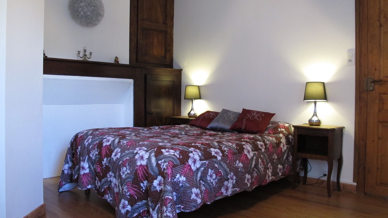 Photo of Bedroom in Campan