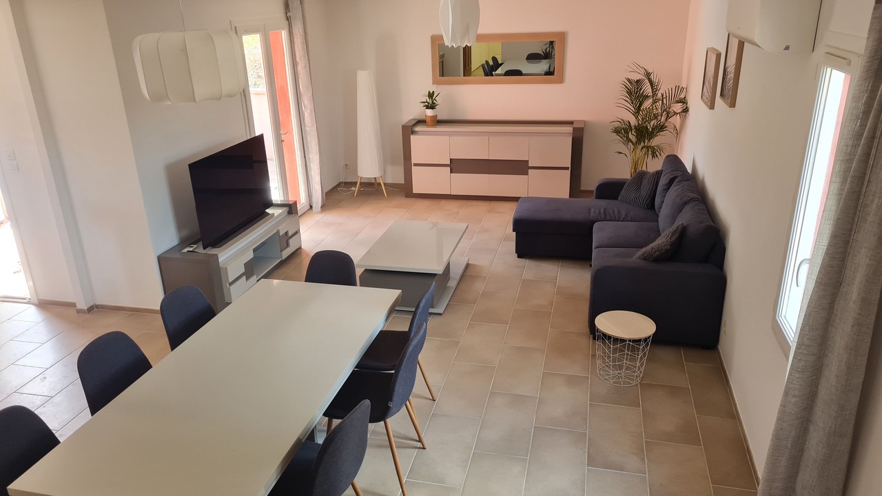 Photo of Livingroom in Saint-Julien-de-Peyrolas