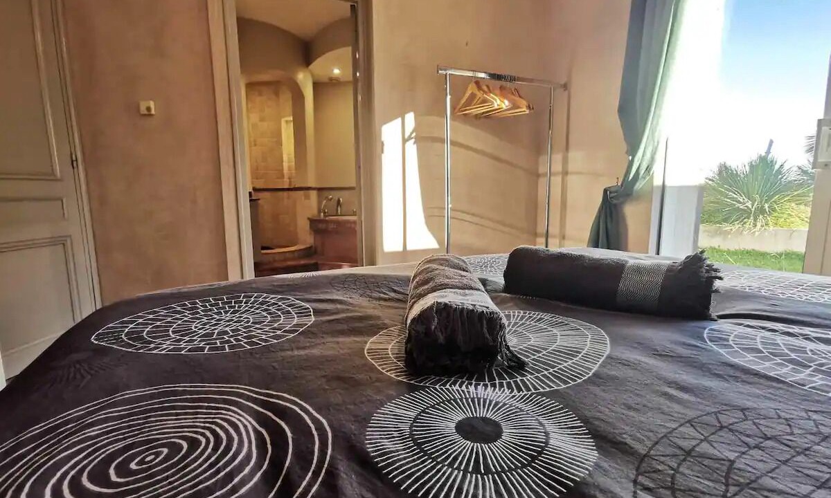Photo of Bedroom in Saint-Chamas