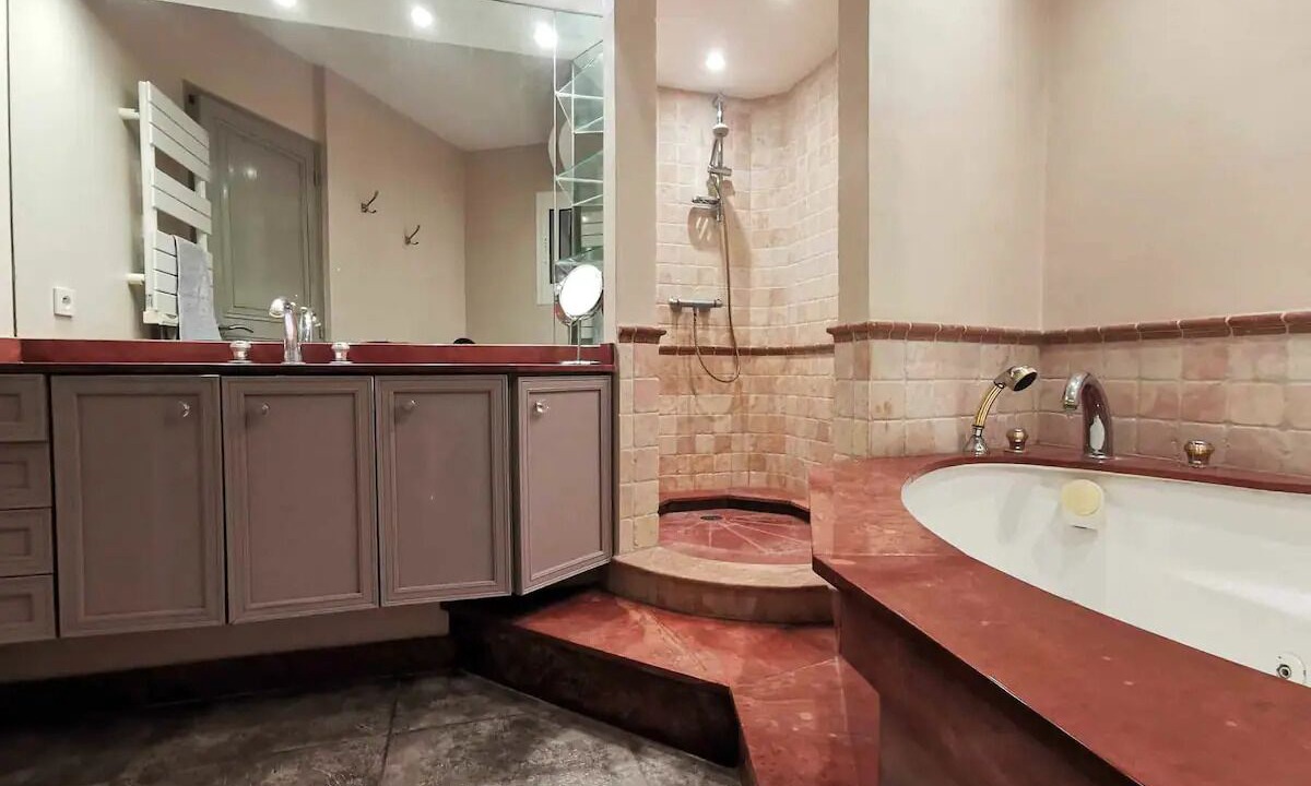Photo of Bathroom in Saint-Chamas