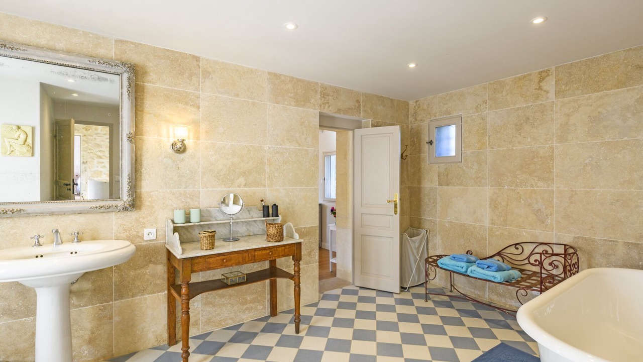 Photo of Bathroom in Paradou