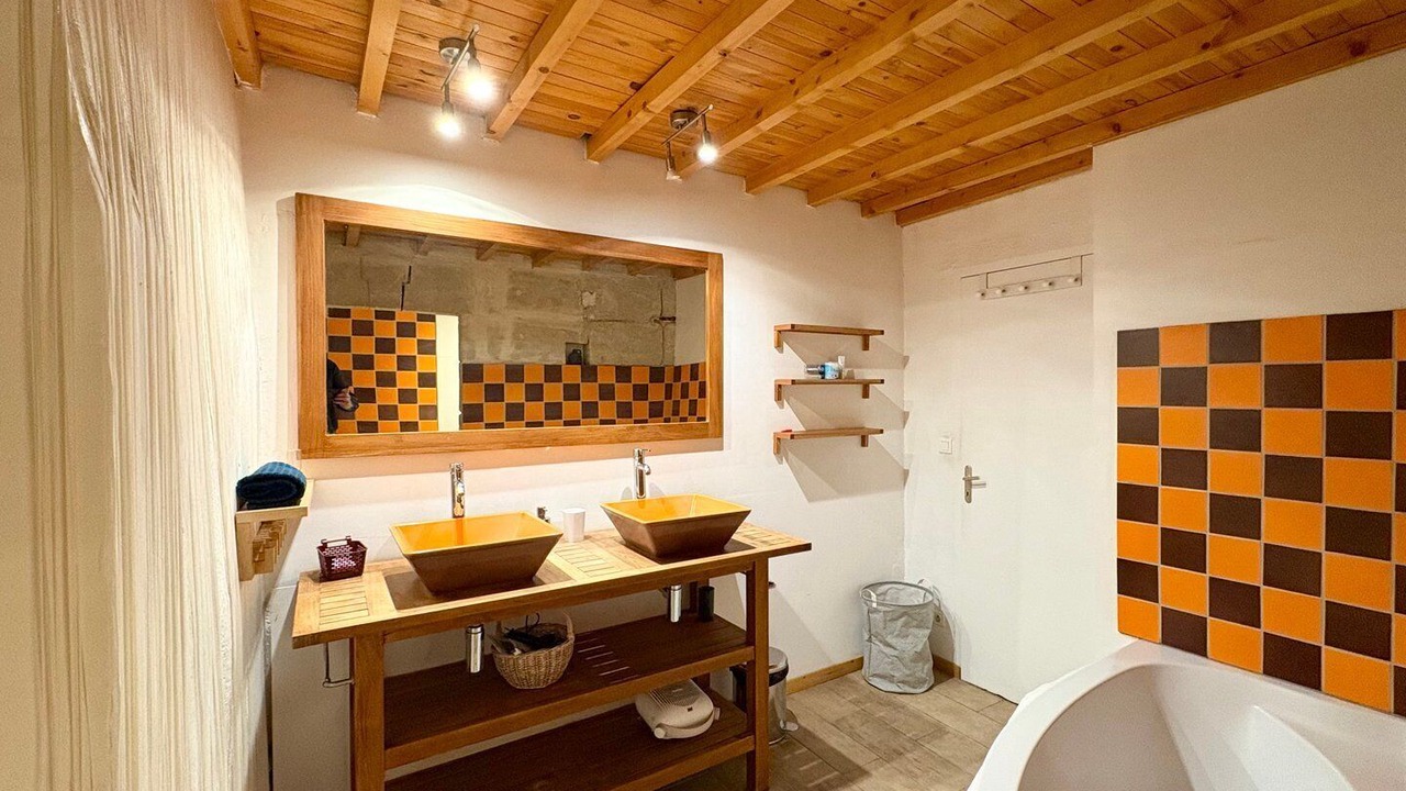 Photo of Bathroom in Quartier Administrations