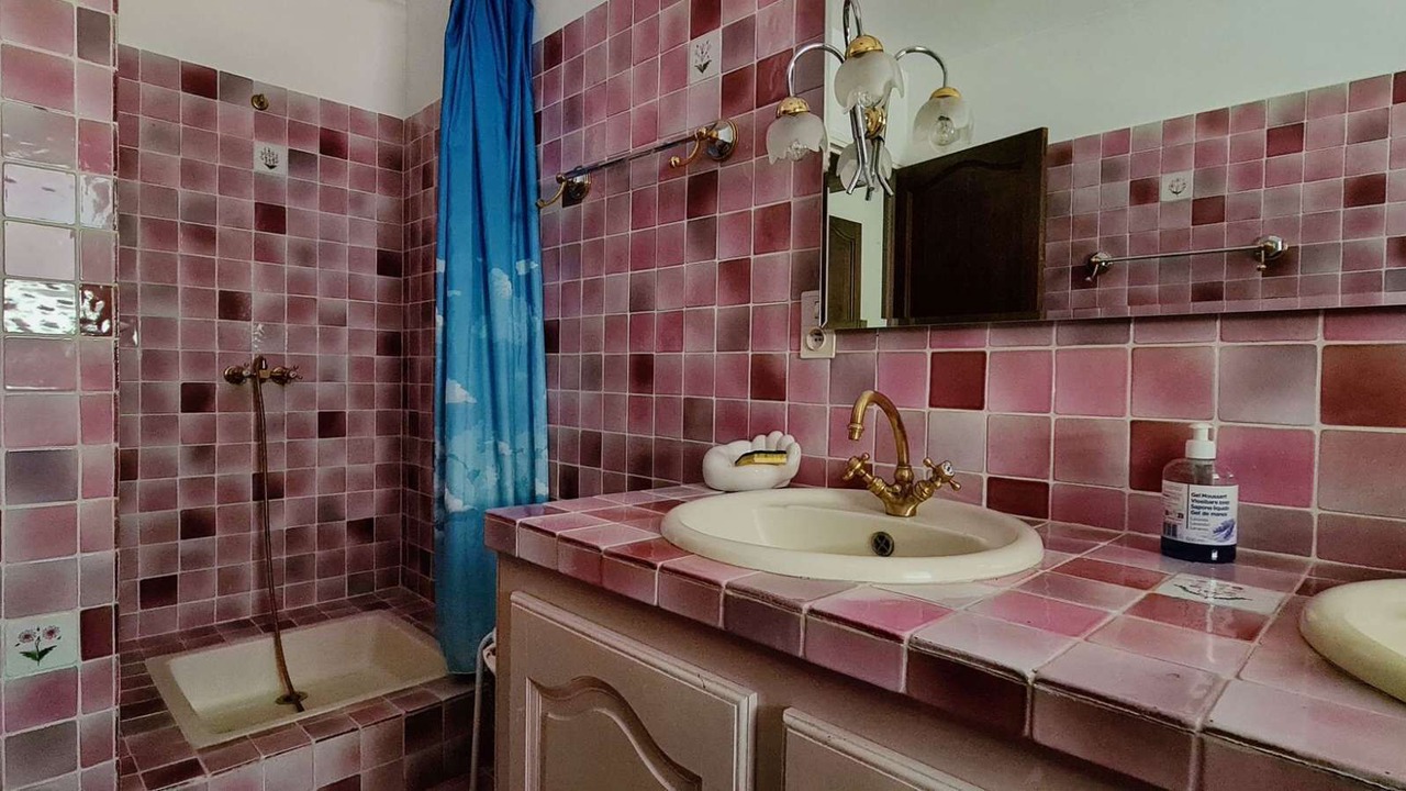 Photo of Bathroom in Chateauneuf-du-Pape