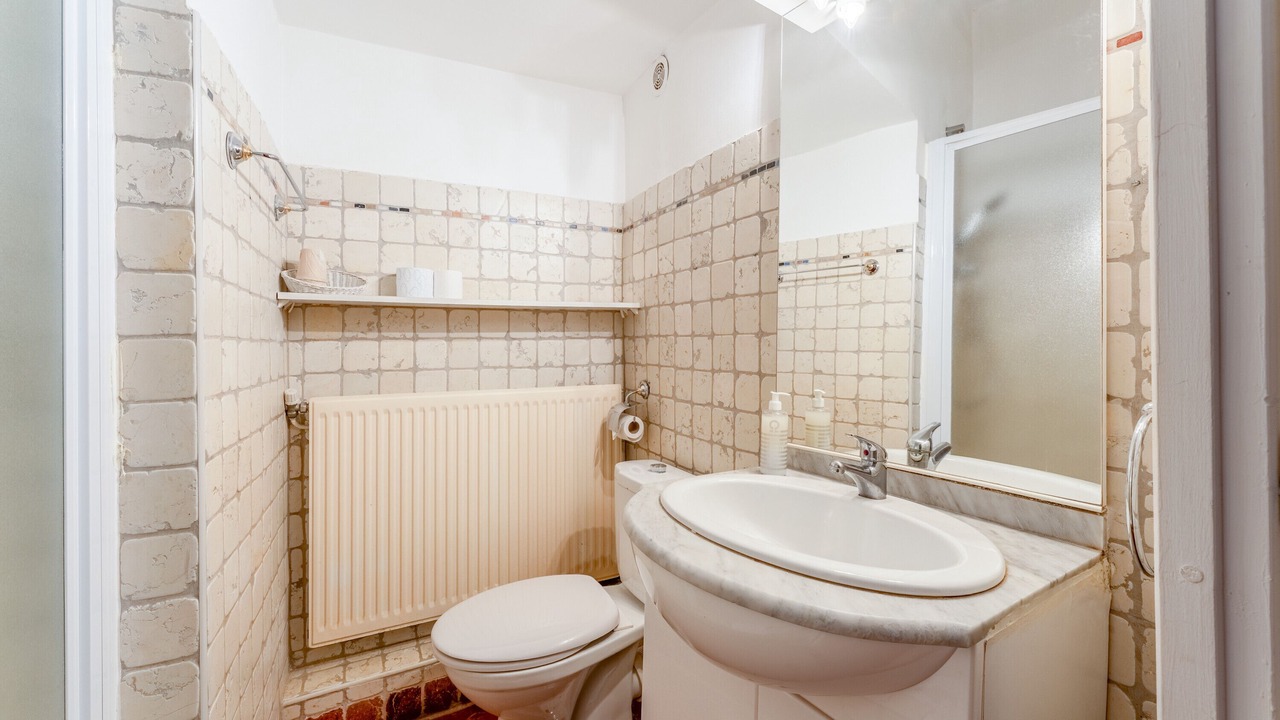 Photo of Bathroom in Collias