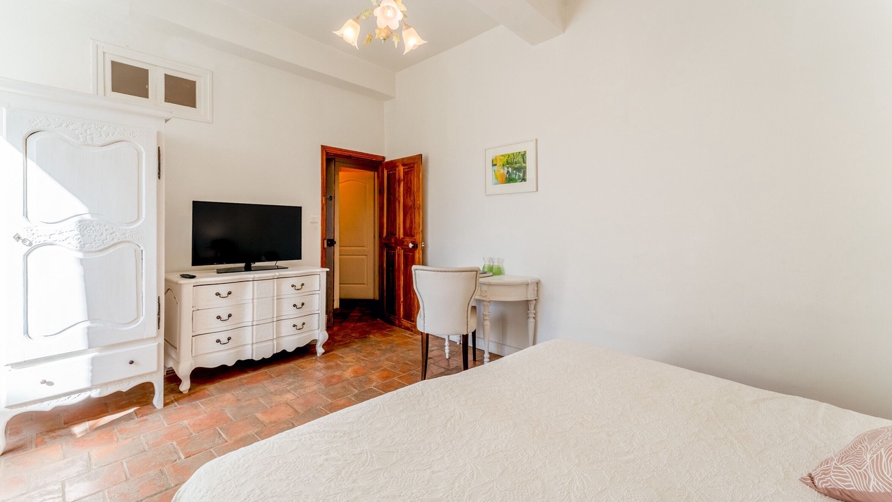 Photo of Bedroom in Collias