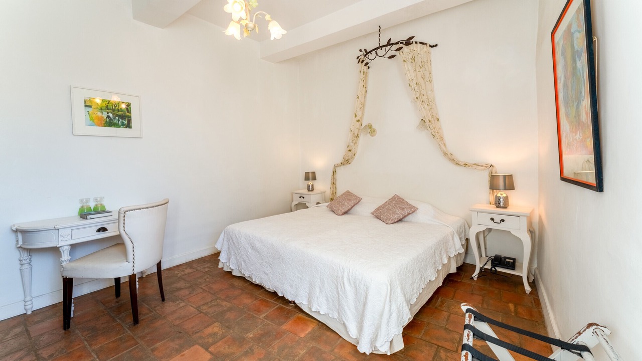 Photo of Bedroom in Collias