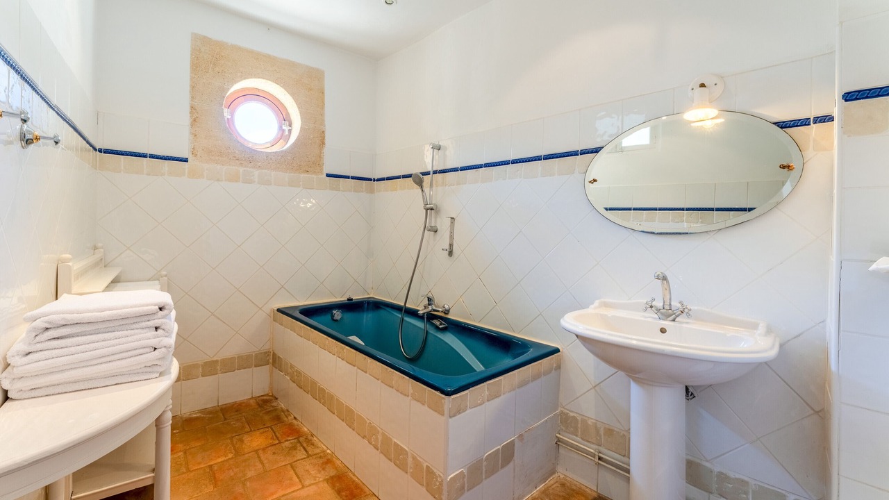 Photo of Bathroom in Collias