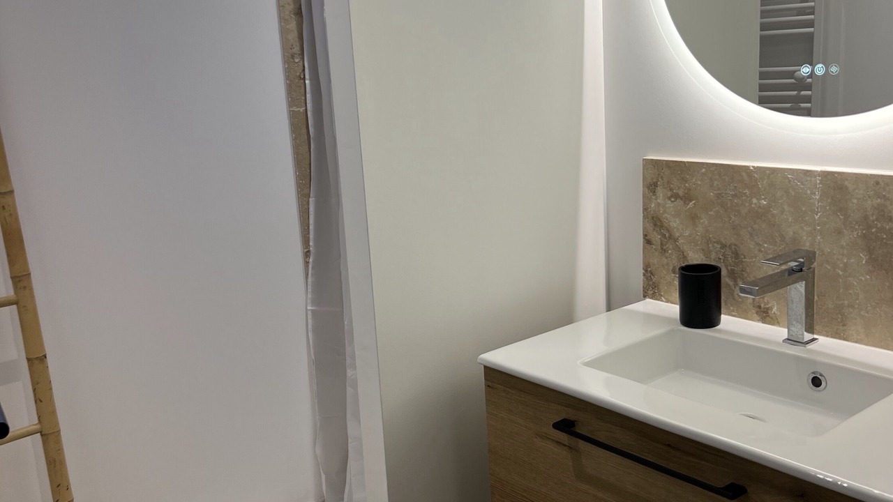 Photo of Bathroom in Saint-Quentin-la-Poterie