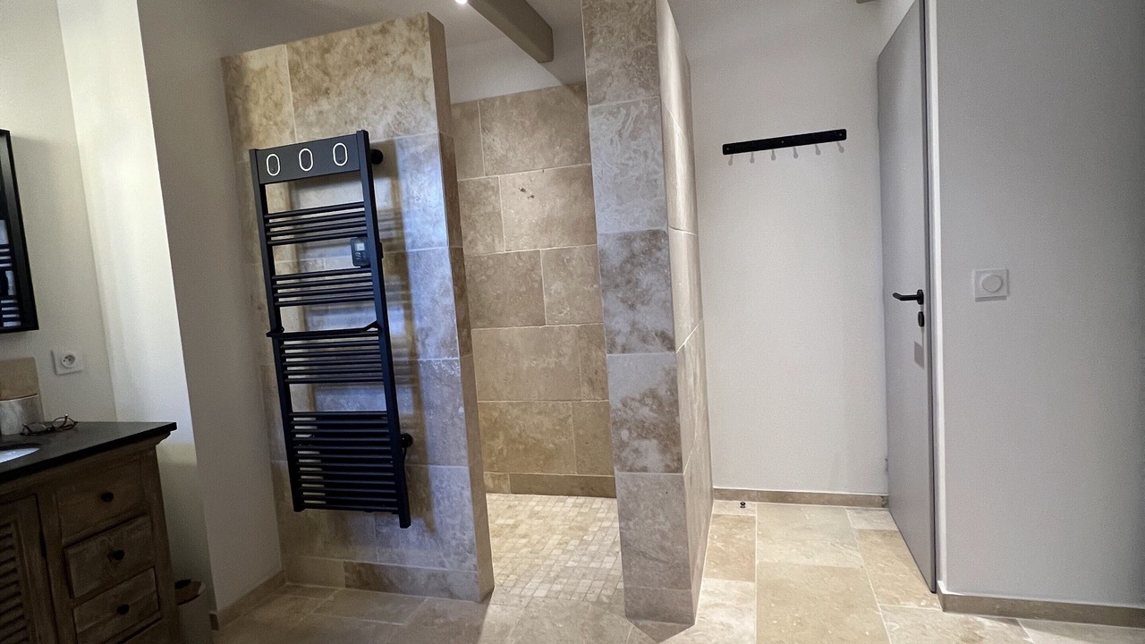 Photo of Bathroom in Saint-Quentin-la-Poterie