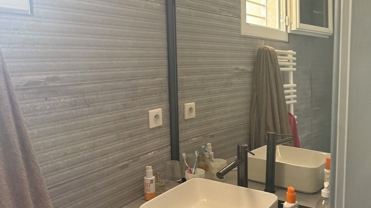 Photo of Bathroom in Ensues-la-Redonne