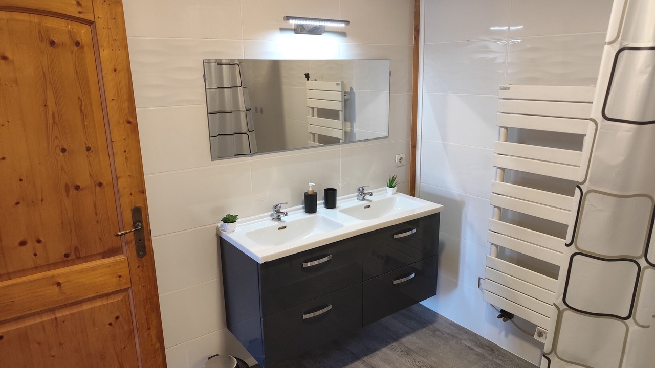 Photo of Bathroom in Eteaux