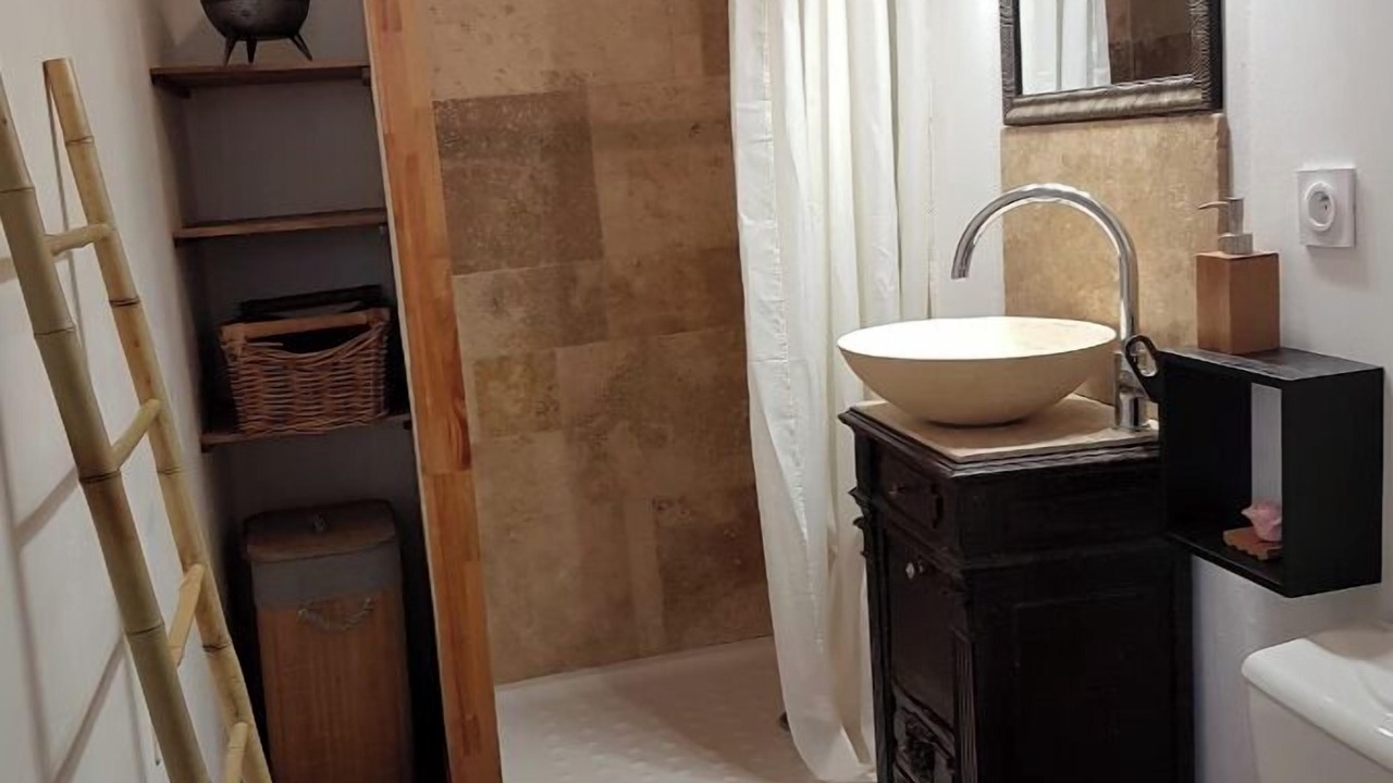Photo of Bathroom in Capendu