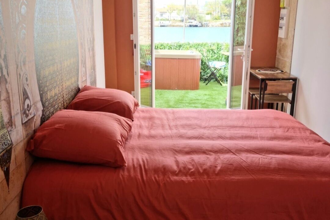 Photo of Bedroom in Port-Saint-Louis-du-Rhone