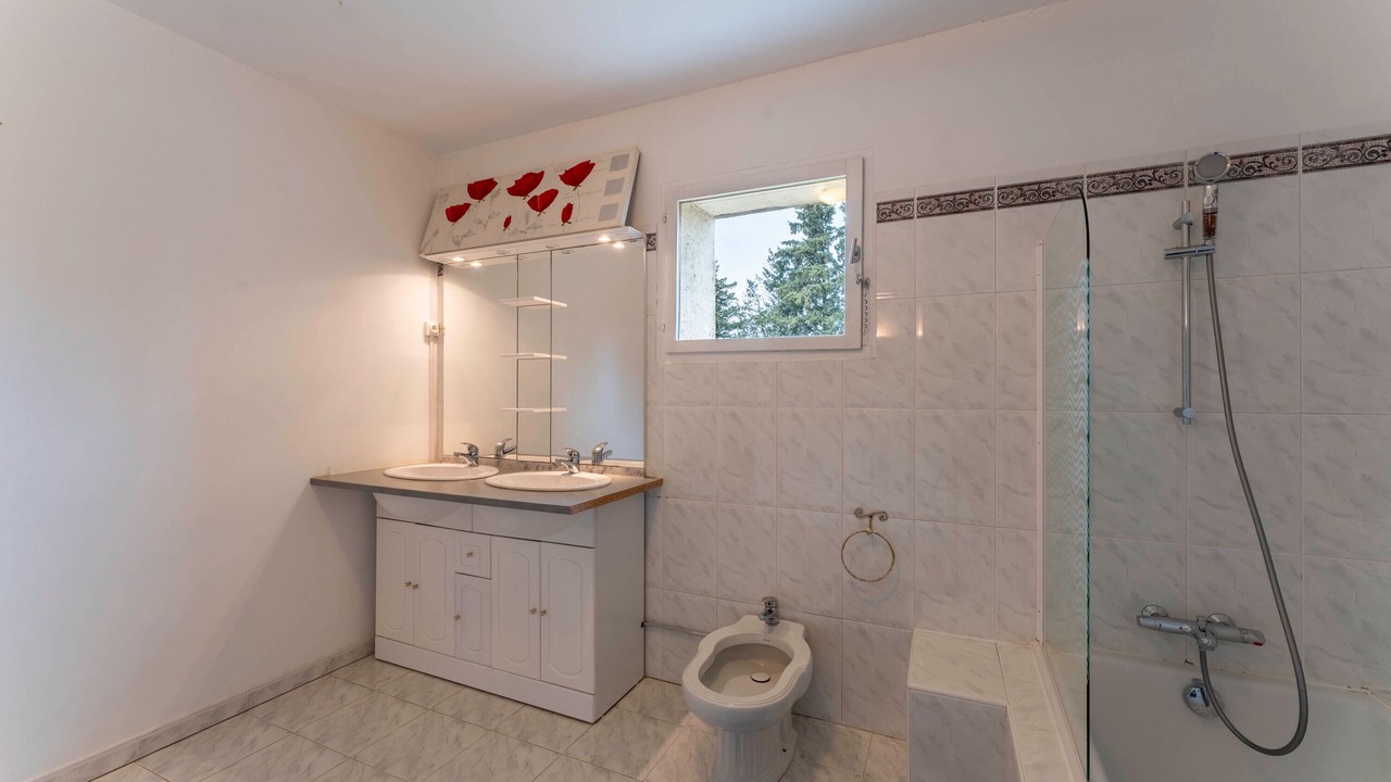Photo of Bathroom in Cabannes