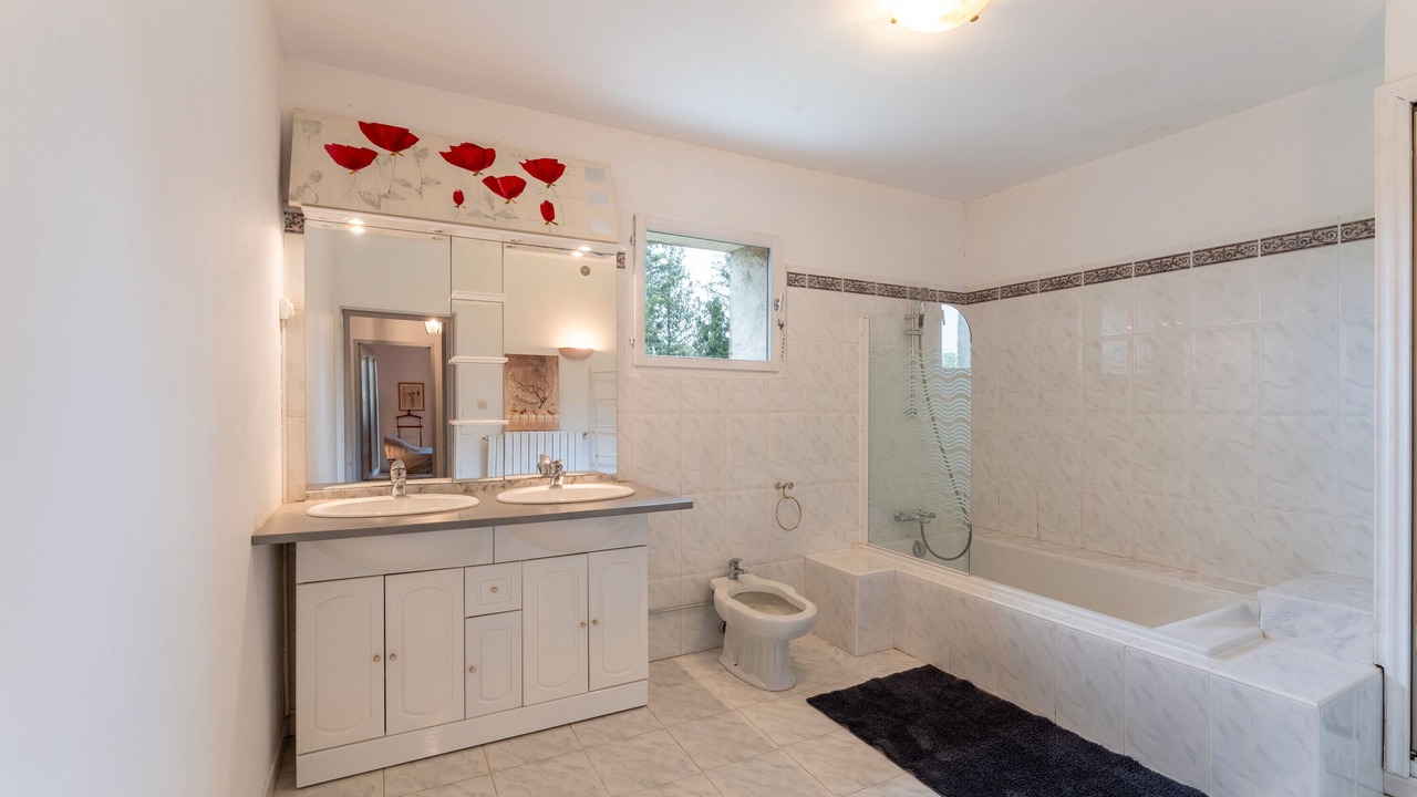 Photo of Bathroom in Cabannes