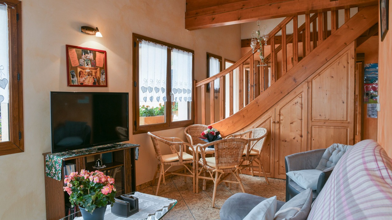 Photo of Livingroom in Yenne