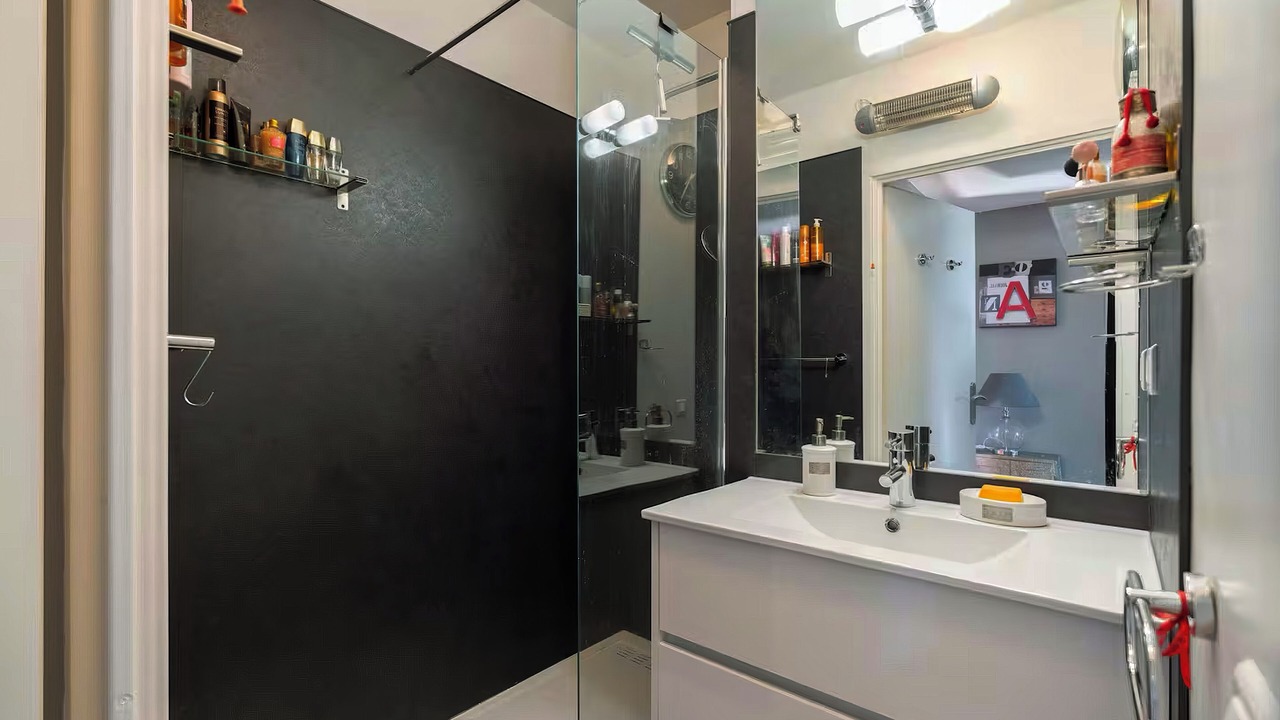 Photo of Bathroom in 8th Arrondissement
