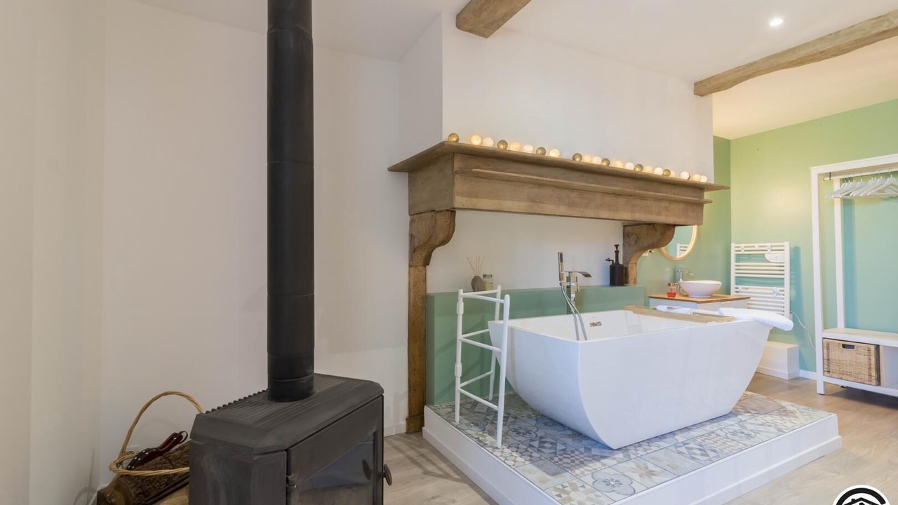 Photo of Bathroom in Villeneuve-Lecussan