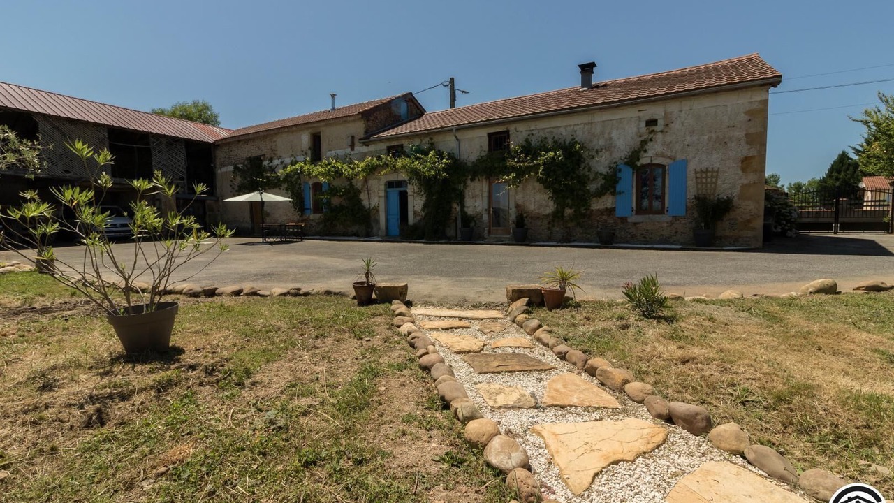 Photo of Outdoor in Villeneuve-Lecussan