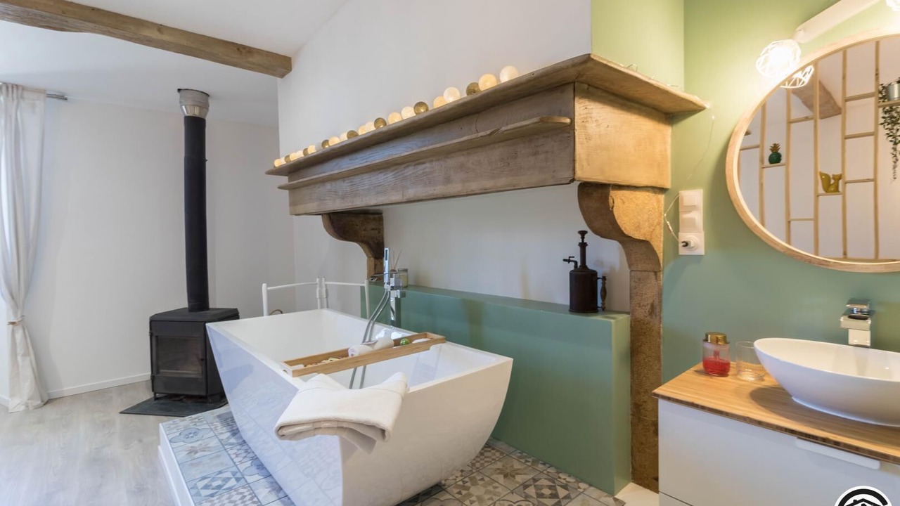 Photo of Bathroom in Villeneuve-Lecussan